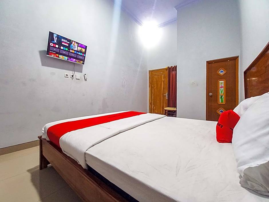 RedDoorz Plus Syariah at Umyas Hotel near Terminal Anjuk Ladang Nganjuk