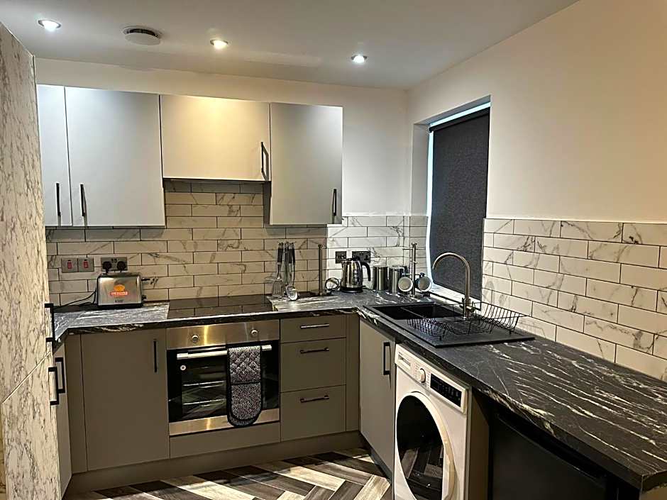 Adam Court Apartments - PE1 - Contractor Friendly - Choice of Studios or 1 Bed Apartments - Free Parking - Sofa Beds - Sky TV - Full Kitchen - Washer Dryer - WiFi