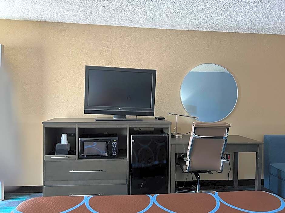 Super 8 by Wyndham Newport News