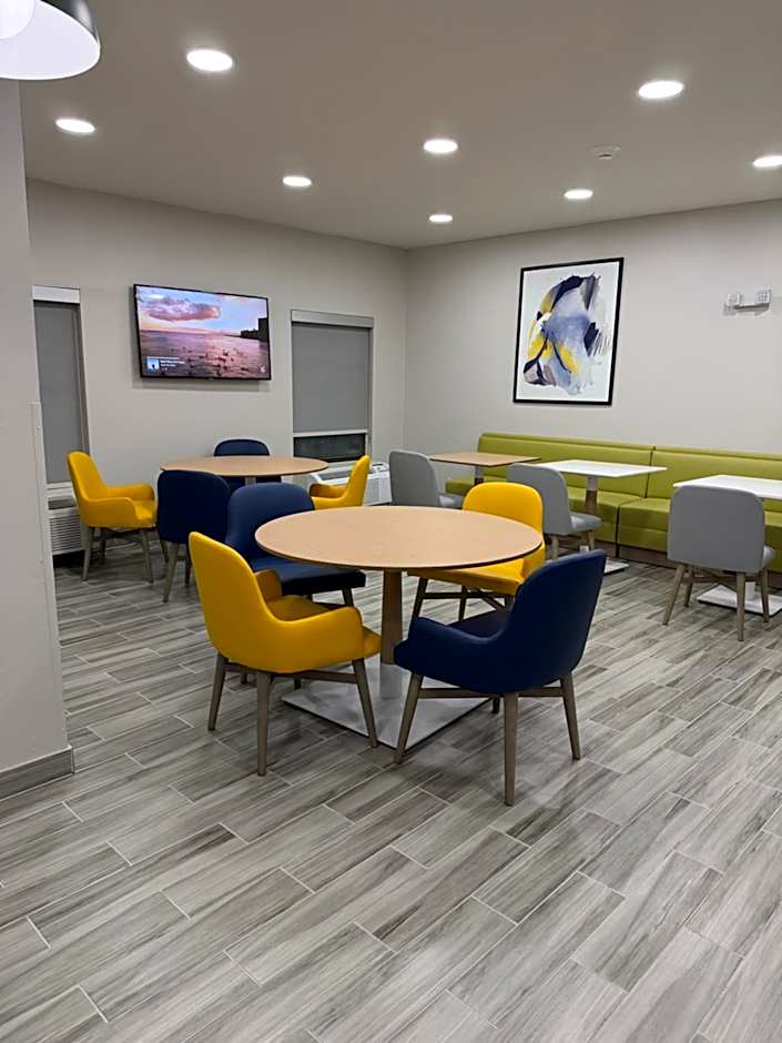 Comfort Inn & Suites Harvey - Chicago Southland