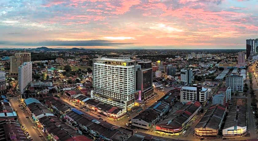 The Straits Hotel & Suites