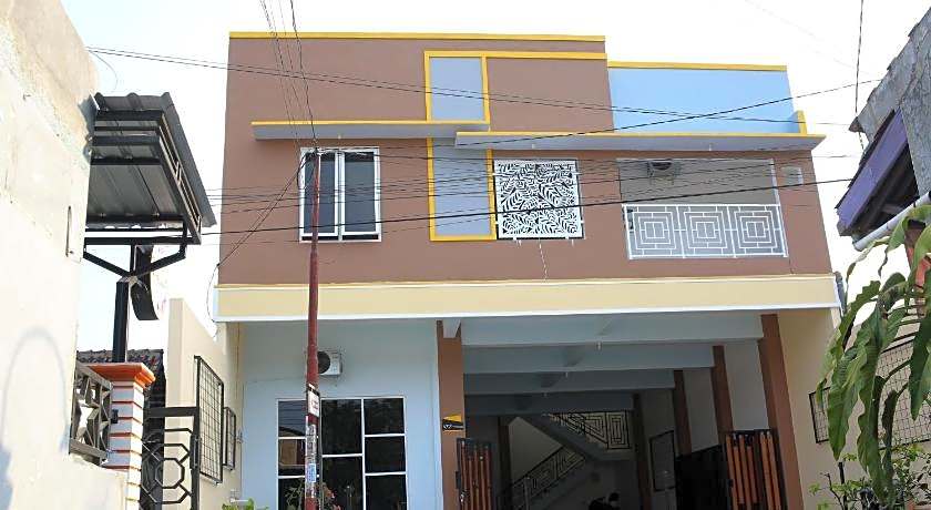 RedDoorz Syariah near Suncity Mall Madiun