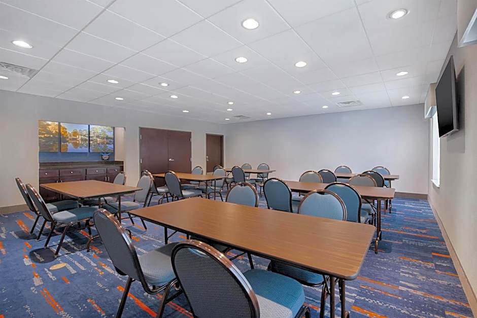 Hampton Inn By Hilton & Suites Harvey