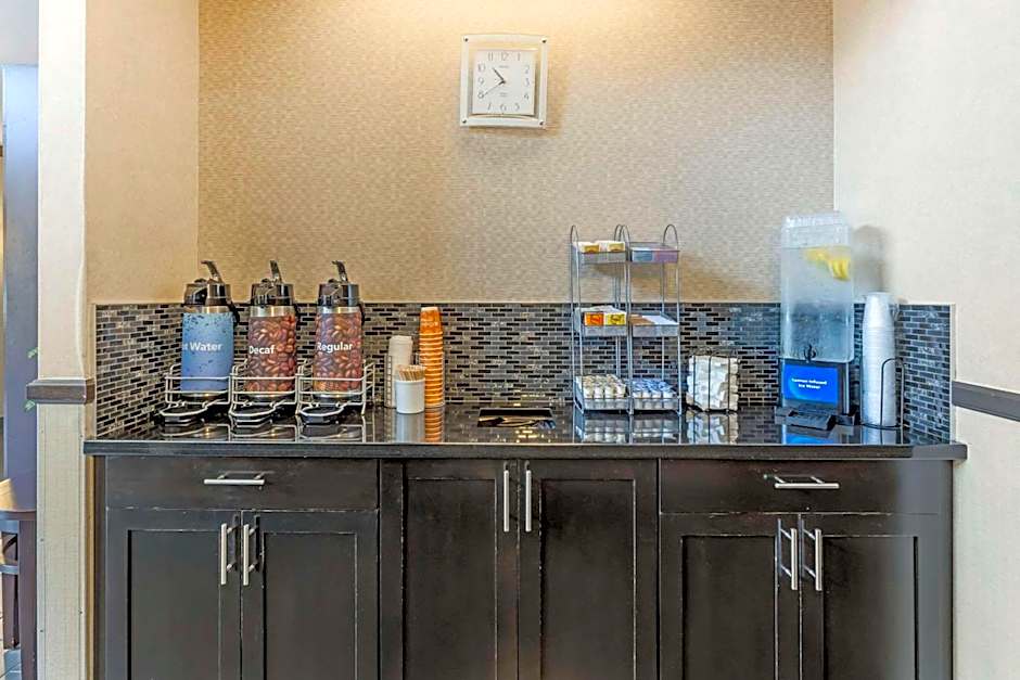 Comfort Suites Near Vancouver Mall