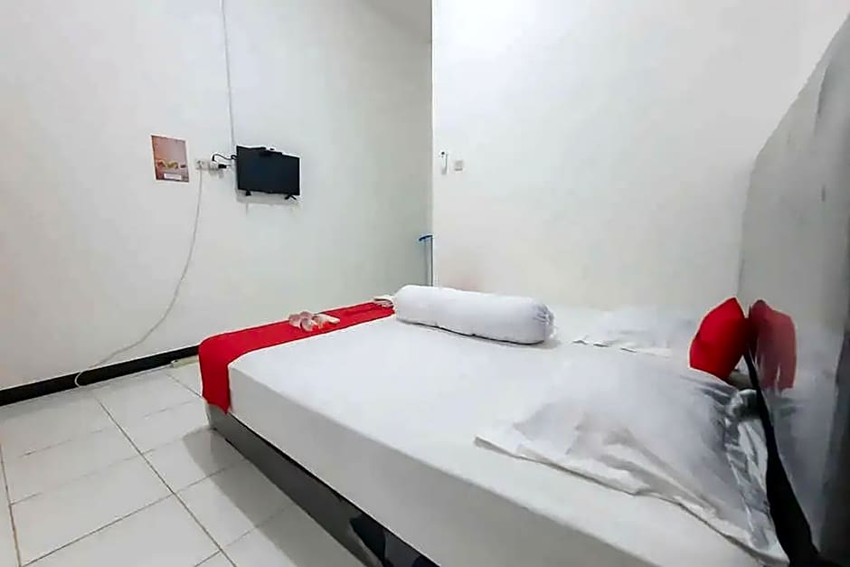 RedDoorz @ Permana Homestay near Supadio Airport Pontianak