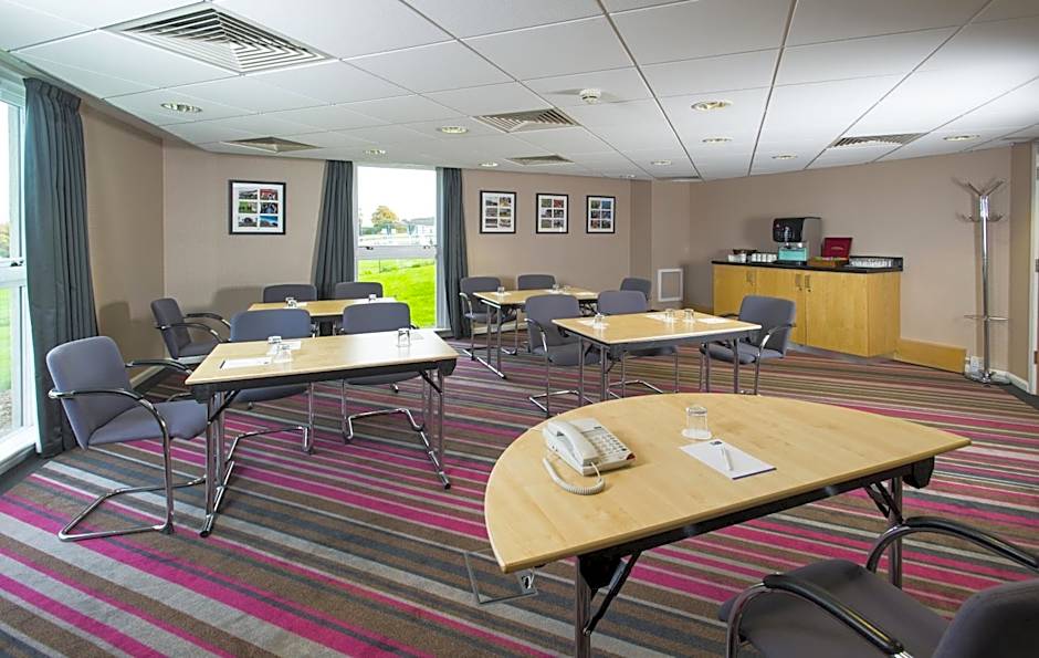 Holiday Inn Express London - Epsom Downs By IHG