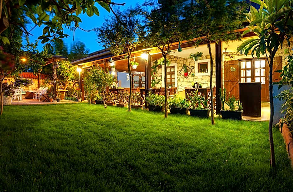 Flores Hotel Alaçatı