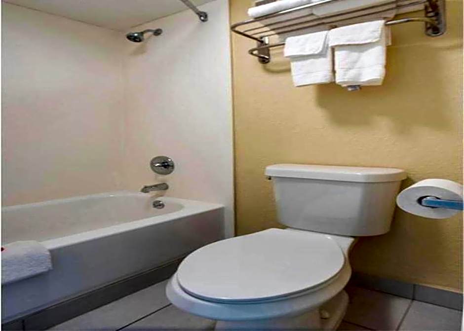 OYO Hotel Knoxville TN Cedar Bluff I-40