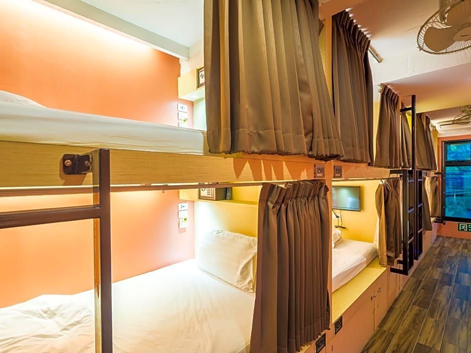 Matchbox Bangkok Hostel