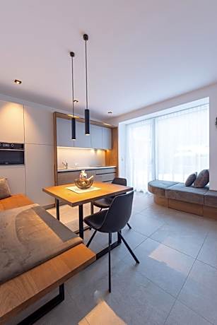 Apartment with Mountain View