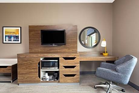 1 King Bed Nonsmoking