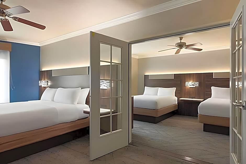 Holiday Inn Express Hotel & Suites Bakersfield Central By IHG