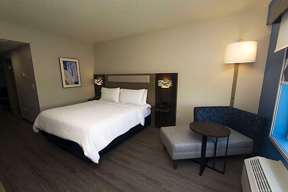 Holiday Inn Express & Suites Cocoa by IHG