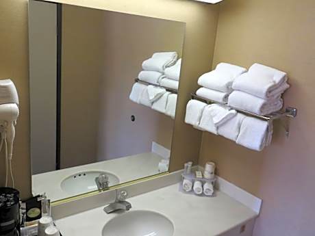 Howard Johnson by Wyndham Torrance