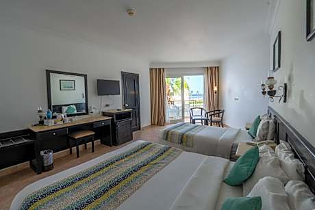 Family Deluxe, Queen or Twin, Sea View