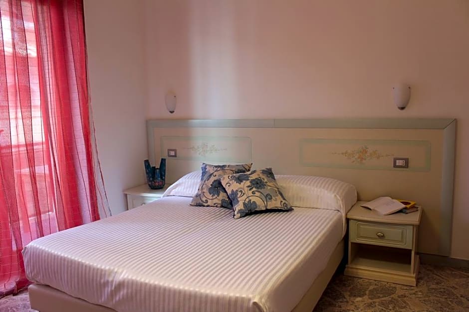 Photo 1 sur 1 de 2 ROOMS