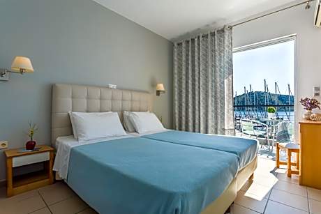 Double or Twin Room with Sea View