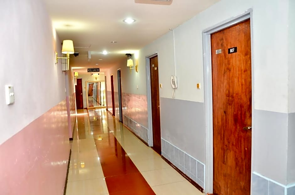 J&J Hotel