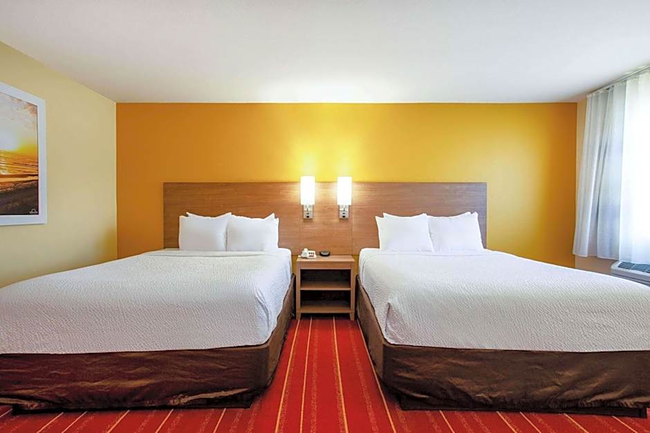 Days Inn by Wyndham Marquette