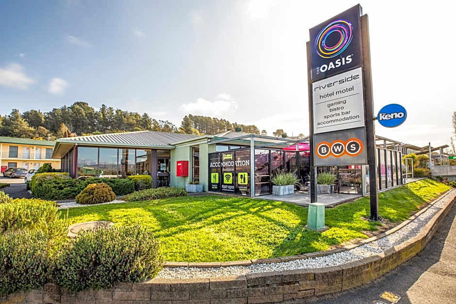 Nightcap at Riverside Hotel