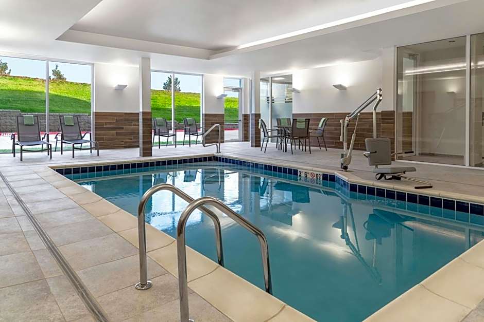 Fairfield by Marriott Inn & Suites Kansas City at The Legends