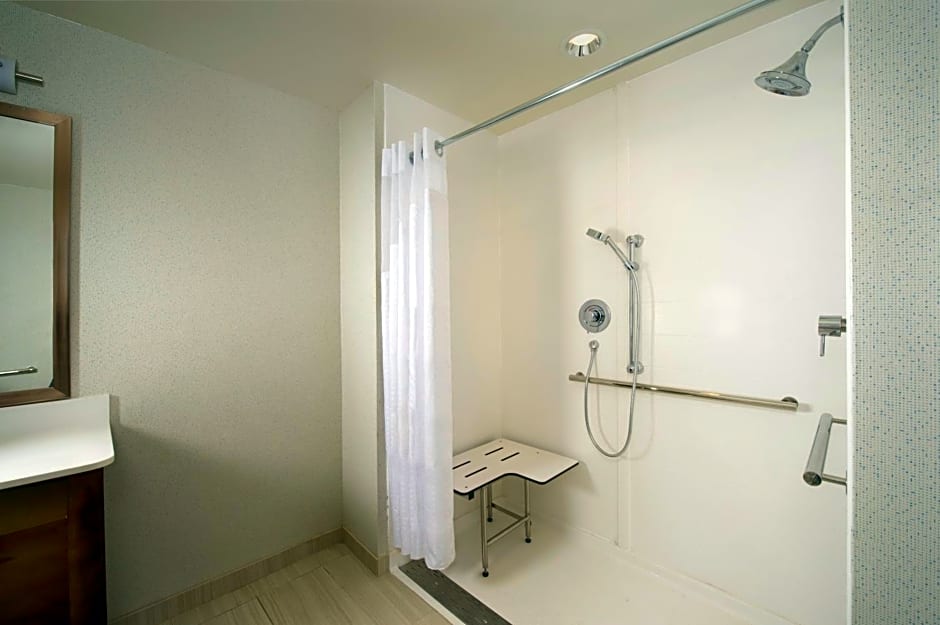 Holiday Inn Express & Suites Bay City By IHG