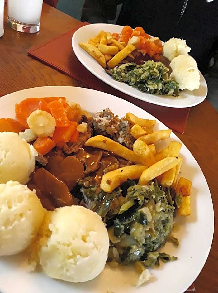 Ridge-Rock Accommodation