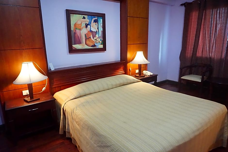 Vansana Riverside Hotel