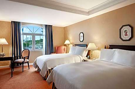 2 Double Beds