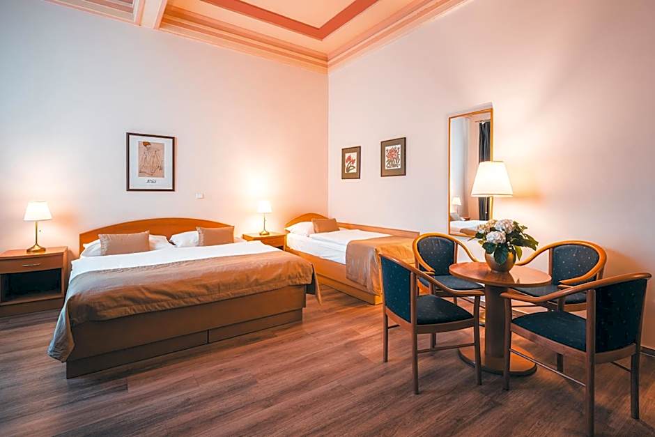 Ariston & Ariston Patio Hotel
