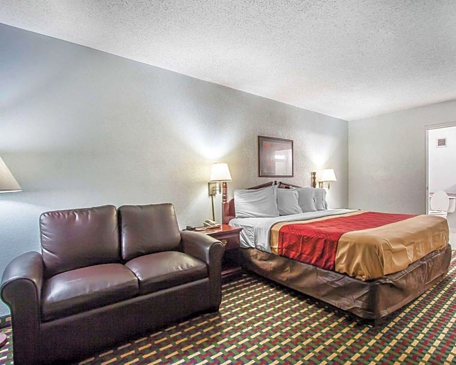 Econo Lodge Inn & Suites I-20, Exit 73