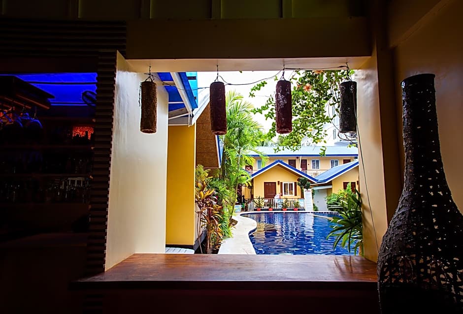 Blue Lagoon Inn & Suites