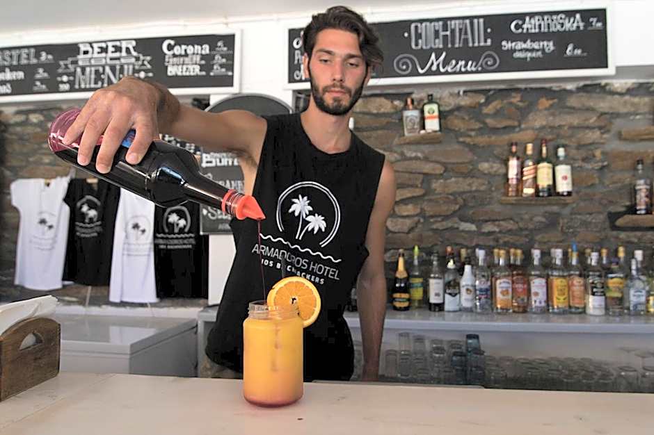 Armadoros Hotel / Ios Backpackers