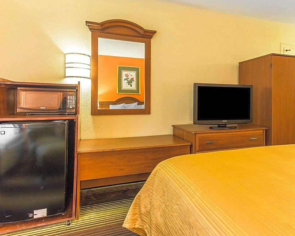 Quality Inn University
