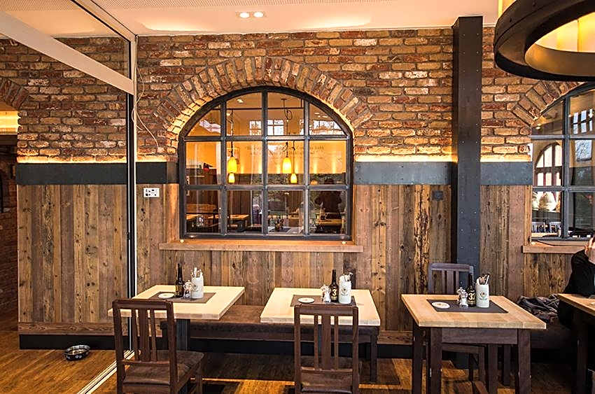 Brauerei Gasthaus Lohhof im Münchner Norden, direkt an der S1, nähe vom Flughafen, Zentrum, A92, Allianz Arena, Ruderregatta und Schießanlage G- Hochbrück entfernt, Internationale Küche