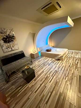 One-Bedroom Suite with Spa Bath