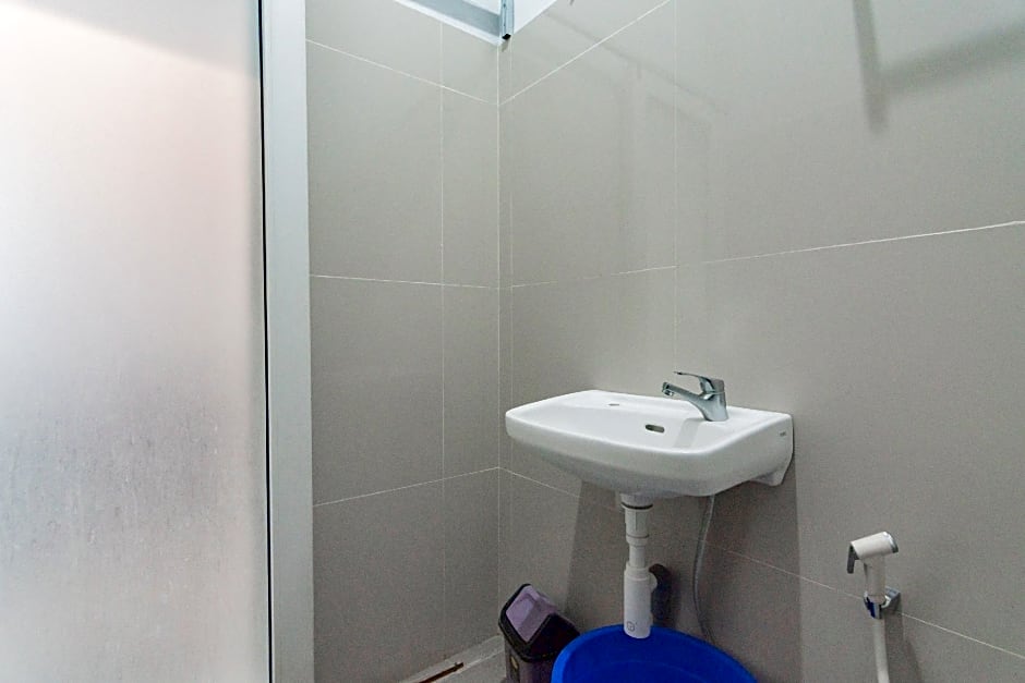 RedDoorz Syariah Plus @ Tuparev Cirebon 3