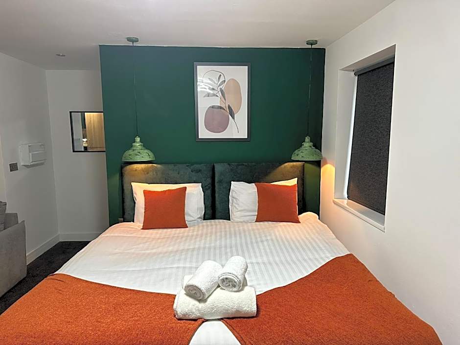 Studio & 1 Bedroom Apartments - PE1 - Contractor Friendly - Free Parking - Sofa Beds - Sky TV - Full Kitchen - Washer Dryer - WiFi