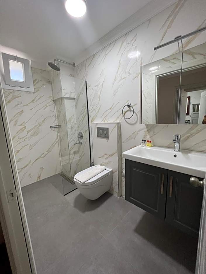 Moonshine Hotel & Suites