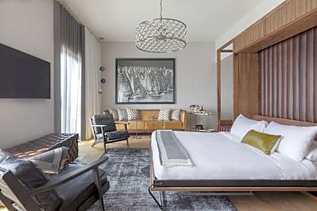 Superior King Suite