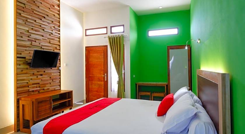 RedDoorz near Taman Makam Pahlawan Tatura