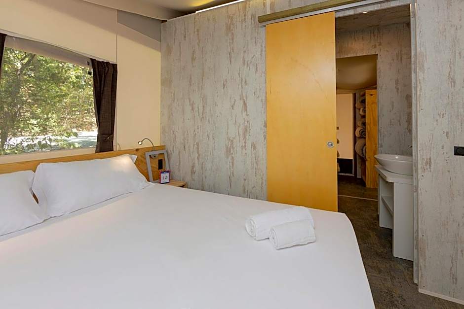 hu Montescudaio village