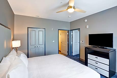1 King Bed 1 Bedroom Suite Nonsmoking