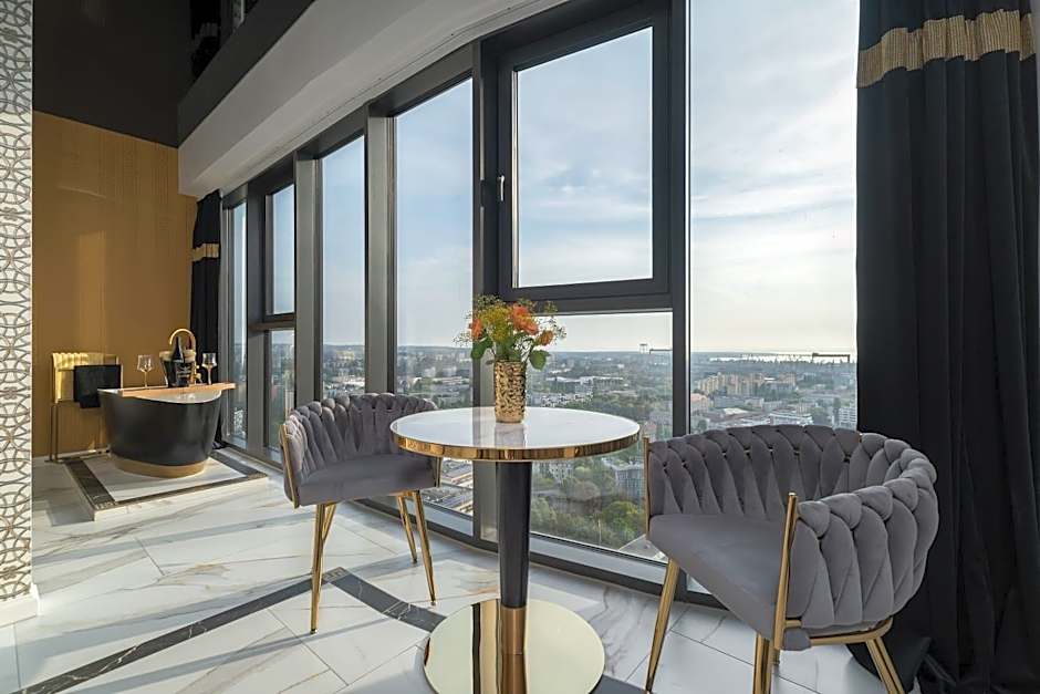 Hanza Tower Original 21st Floor- Sea and City-View