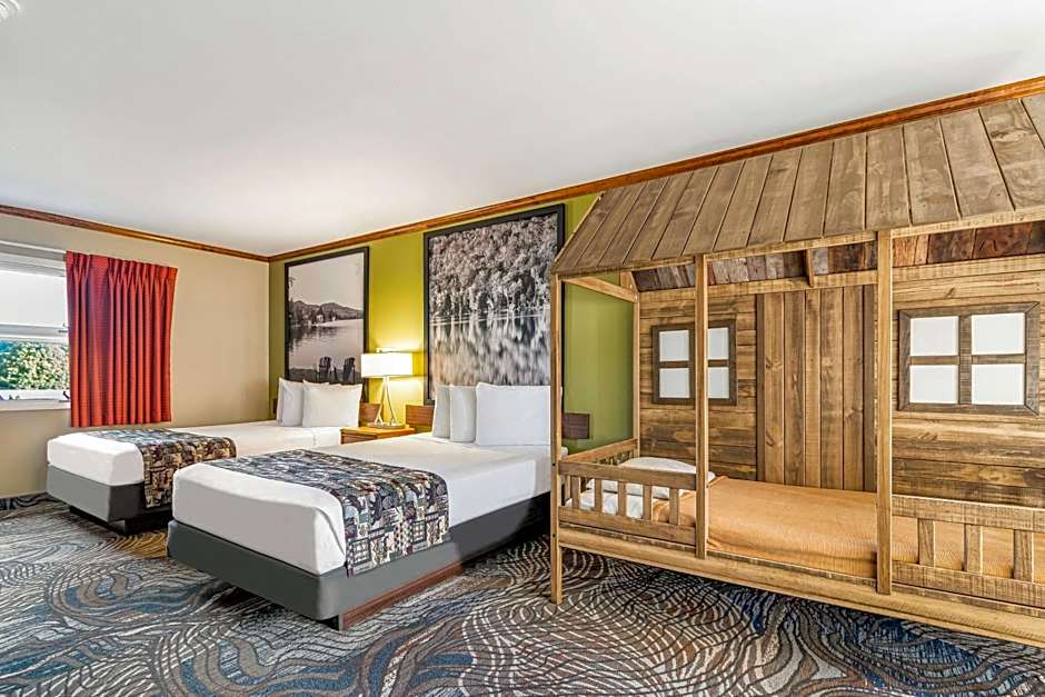 Super 8 by Wyndham Lake George/Downtown