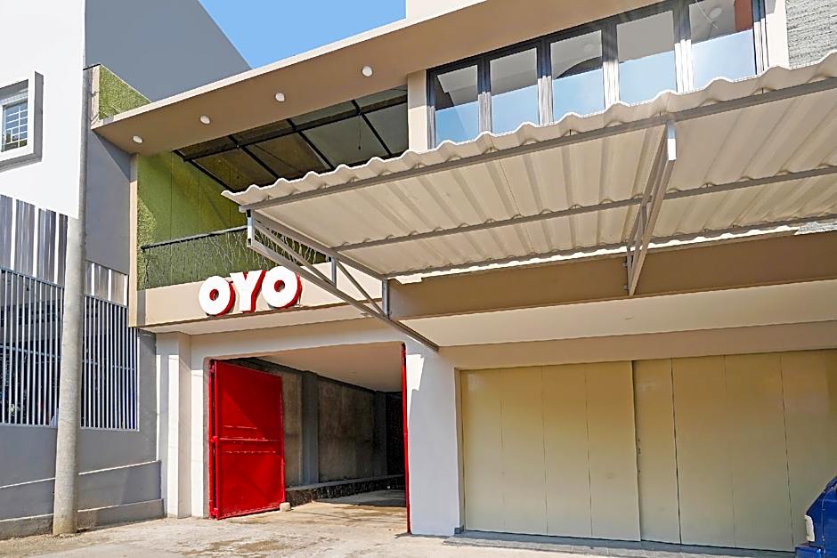 Capital O 1898 Louise Place