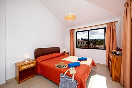 One-Bedroom Apartment with Balcony