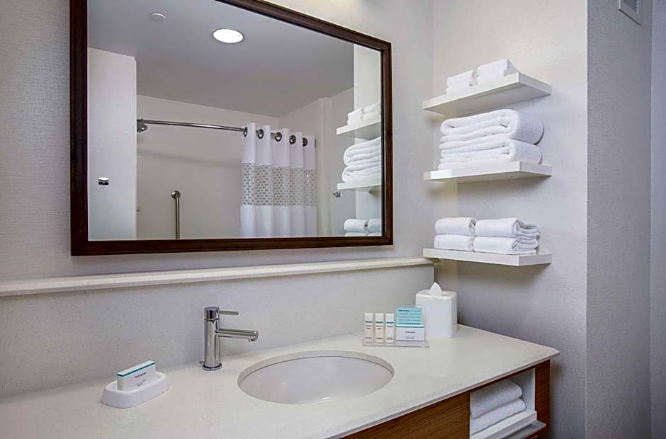 Hampton Inn By Hilton & Suites Oahu/Kapolei, HI