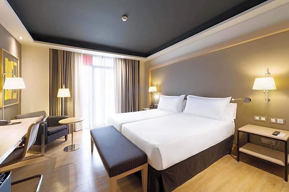 Foto 1 di 7 di 1 Double Bed or 2 Beds