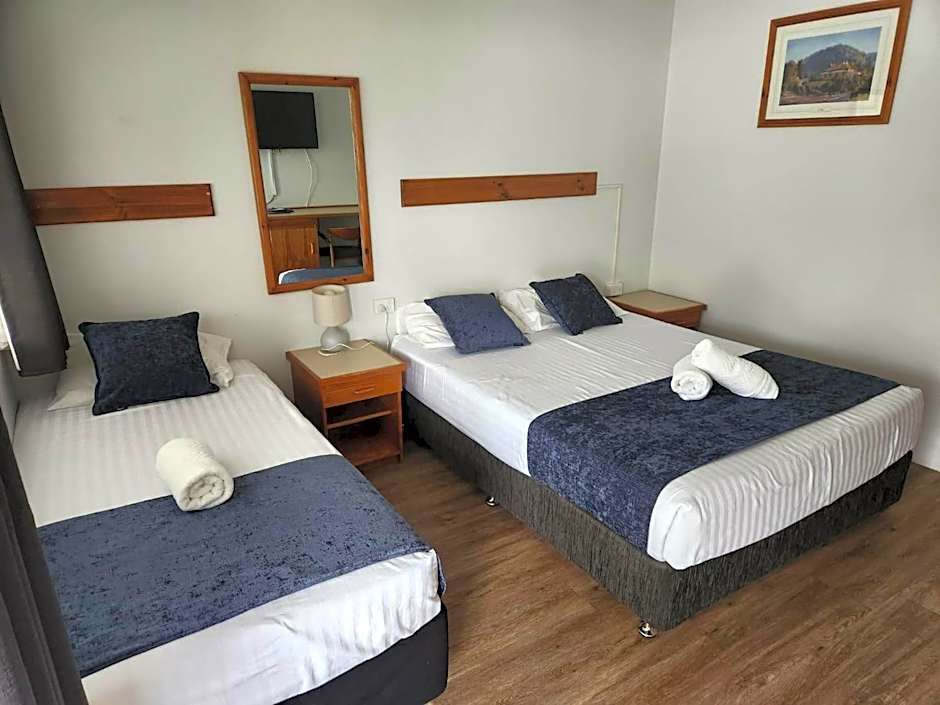 Bucketts Way Motel and Restaurant
